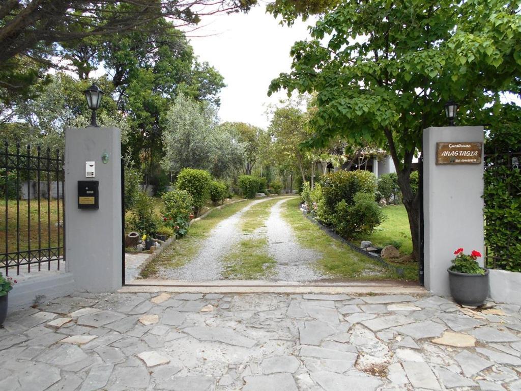 Anastasia Makri Luaran gambar